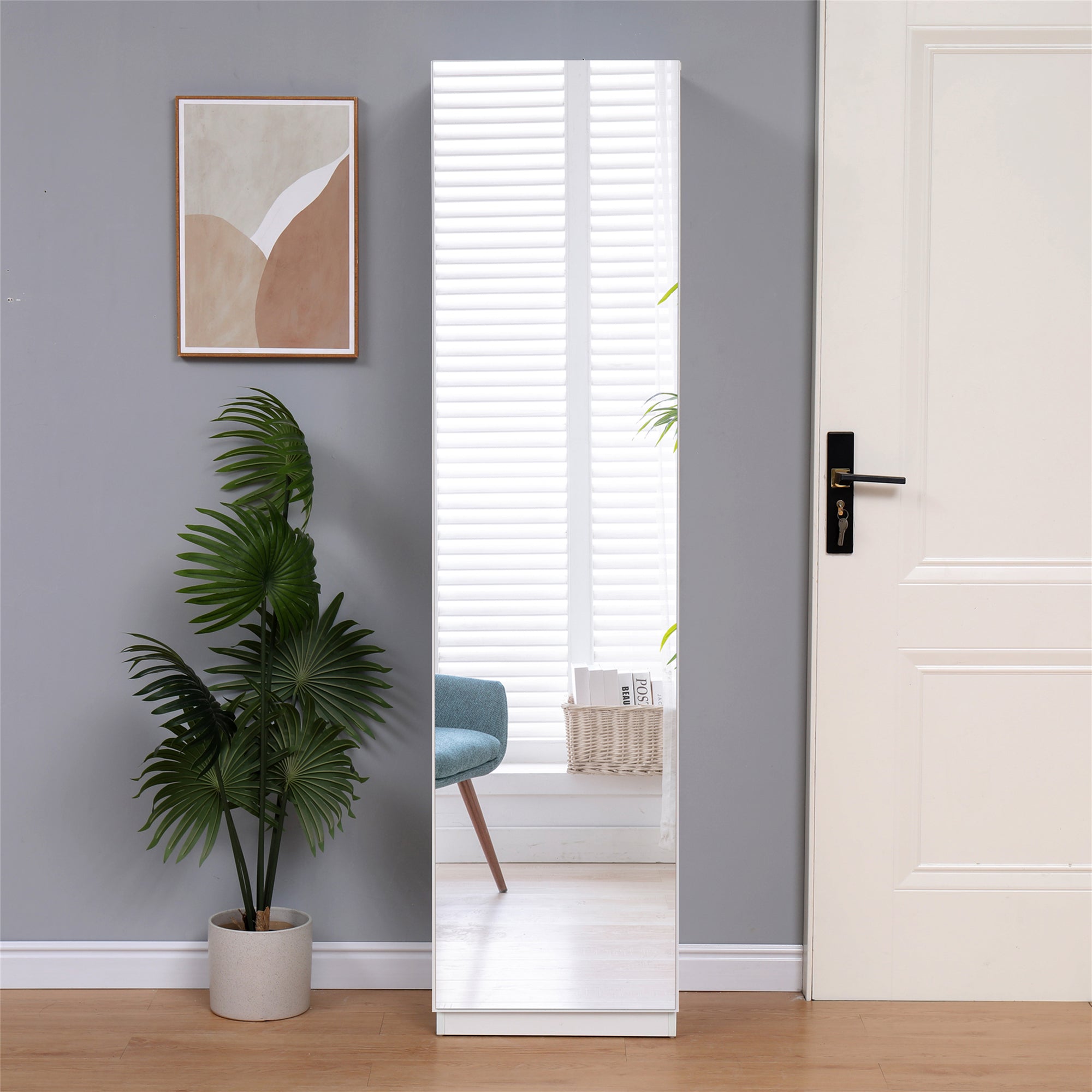 שגיא לבן – ארון מדפים עם מראה