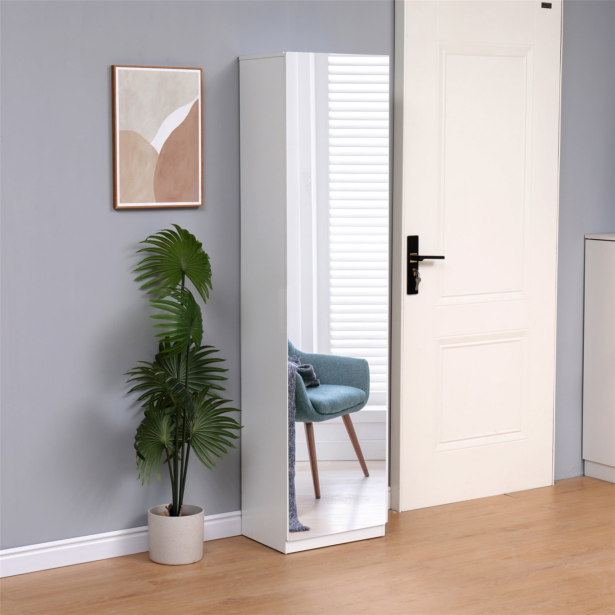 שגיא לבן – ארון מדפים עם מראה