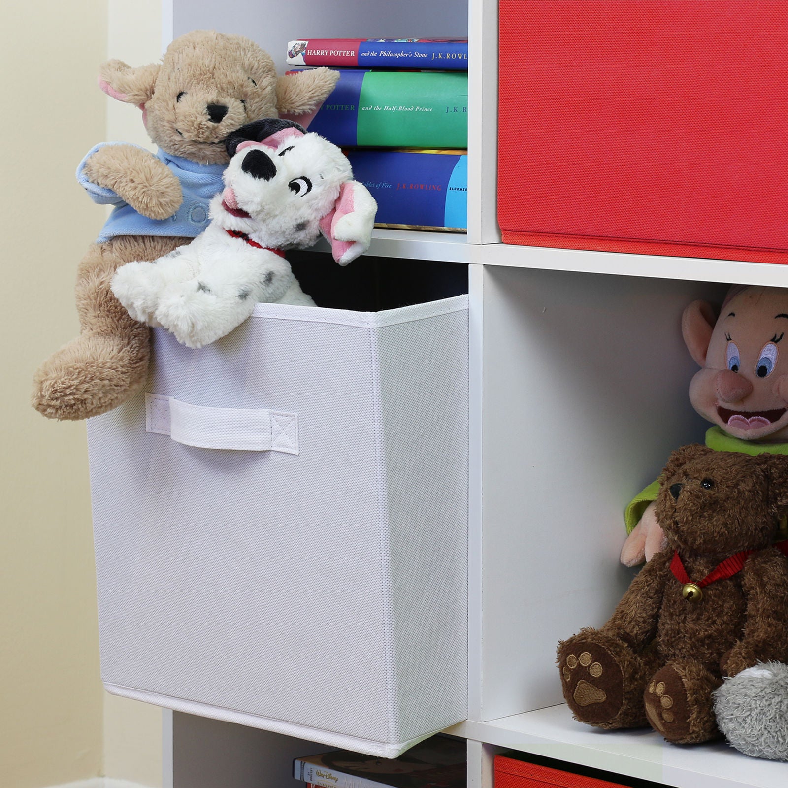 ג'ני 6 - כוורת עץ בגימור תבליט