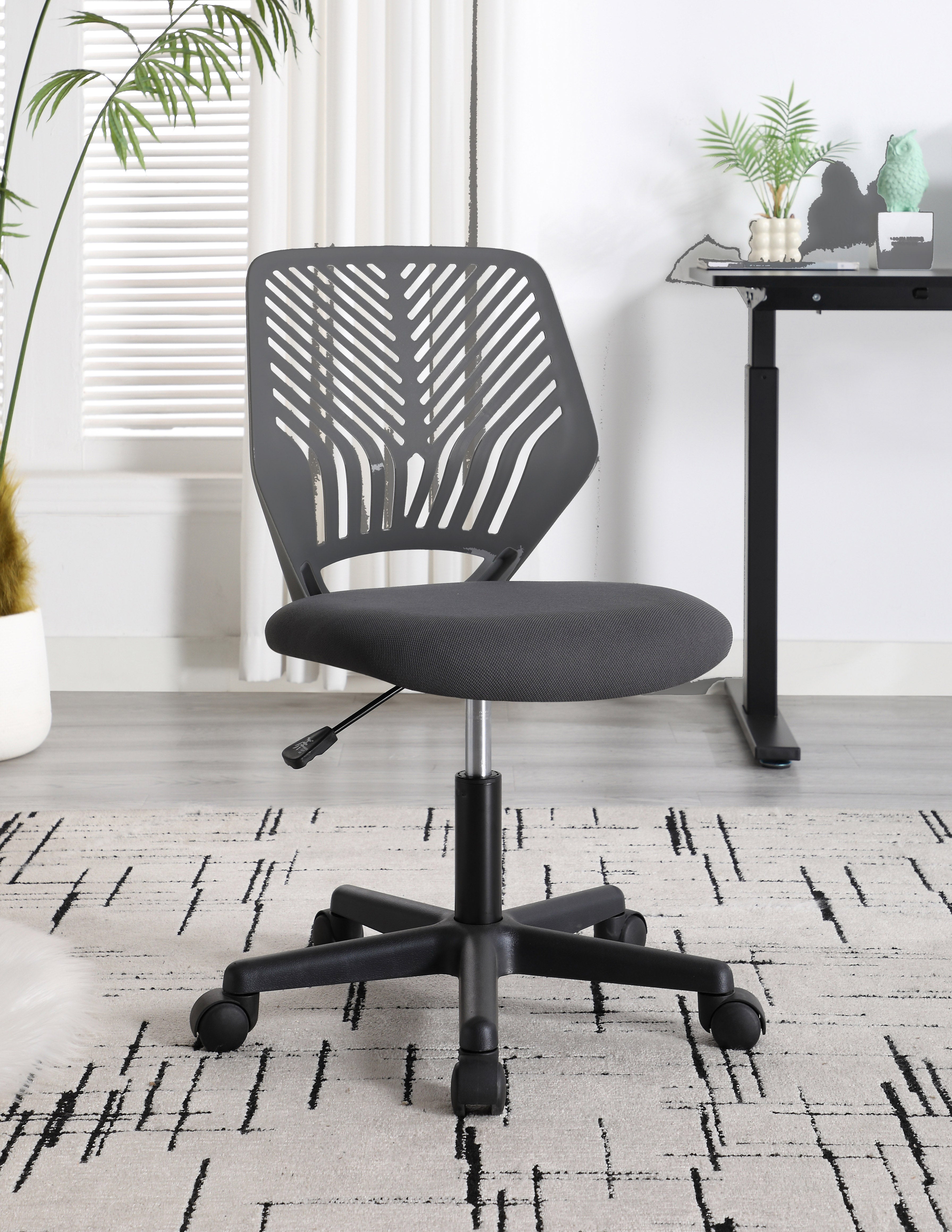 Venin - כיסא תלמיד מעוצב