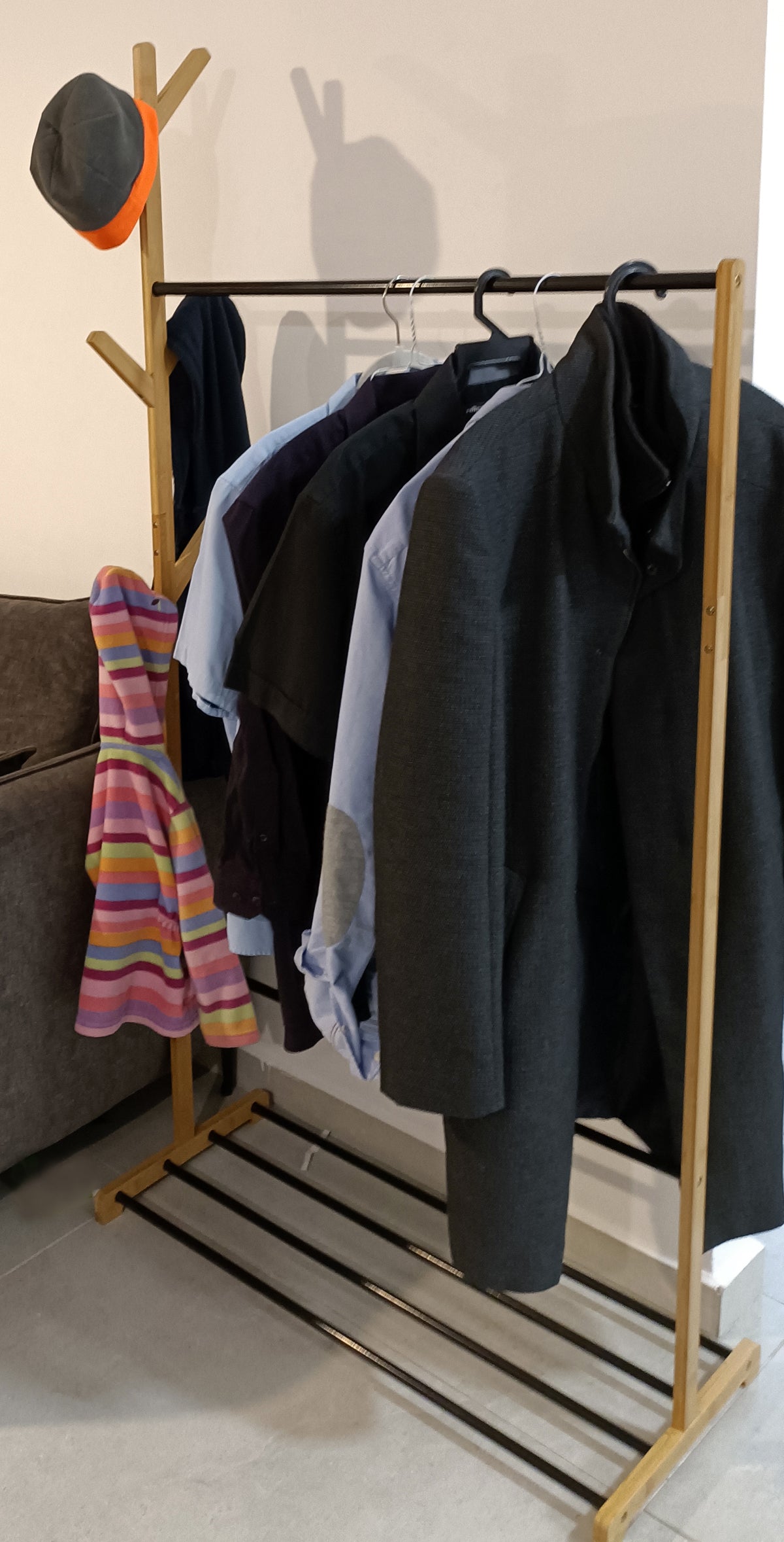 במבו - מתלה בגדים במבוק